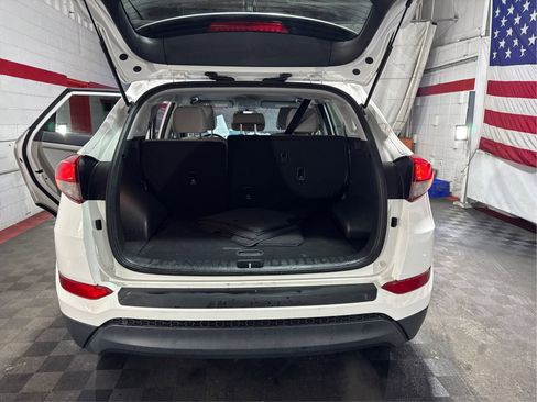 Used 2018 Hyundai Tucson SE image 11