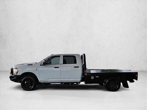 Used 2024 RAM 3500 Tradesman w/ Chrome Appearance Group AWD/4WD image 7
