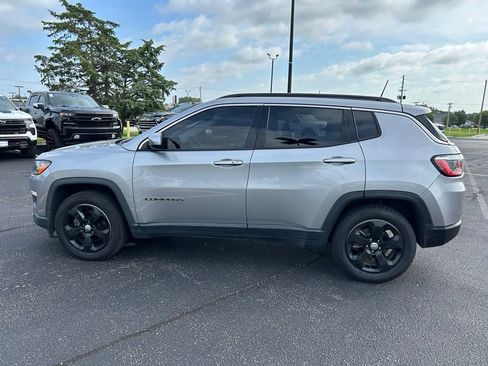 Used 2020 Jeep Compass Latitude FWD image 6