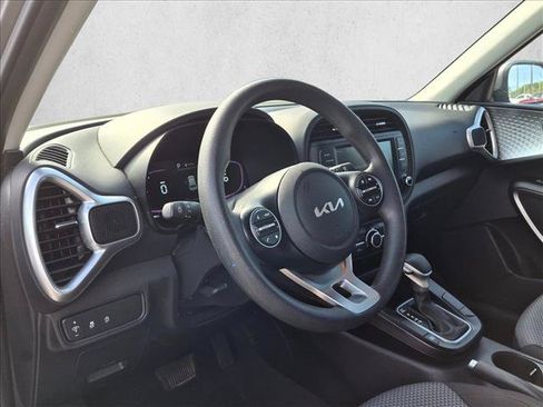 Used 2025 Kia Soul LX w/ LX Technology Package FWD image 6