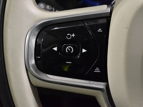 Used 2023 Volvo XC60 B5 Plus image 18