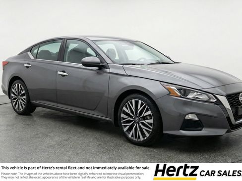 Used 2025 Nissan Altima 2.5 SV image 1
