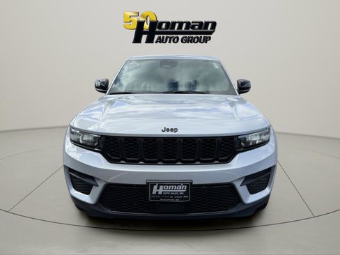 Used 2023 Jeep Grand Cherokee Altitude image 8