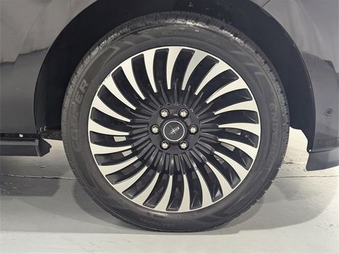 Used 2020 Lincoln Navigator Black Label w/ Cargo Convenience Package image 34