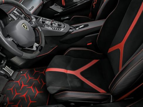 Used 2021 Lamborghini Aventador SVJ image 28