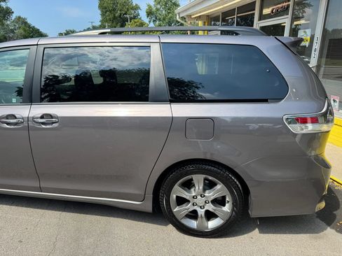 Used 2015 Toyota Sienna SE w/ SE Preferred Package FWD image 5