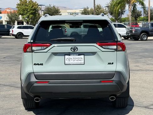 Used 2022 Toyota RAV4 XLE Premium FWD image 7