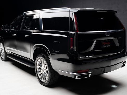 Used 2023 Cadillac Escalade ESV Premium Luxury w/ LPO, Floor Liner Package AWD/4WD image 24