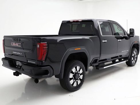 Used 2024 GMC Sierra 2500 Denali image 8