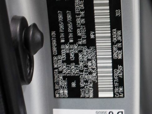 Used 2021 Toyota 4Runner SR5 AWD/4WD image 34