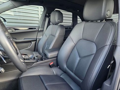 Used 2025 Porsche Macan image 5
