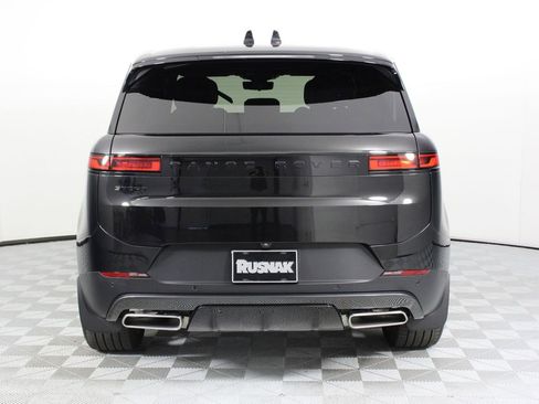 Used 2025 Land Rover Range Rover Sport SE AWD/4WD image 5