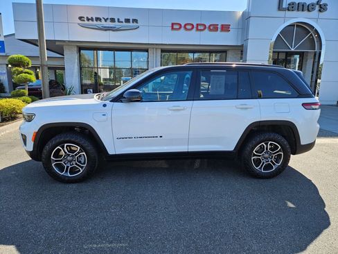 Used 2024 Jeep Grand Cherokee Trailhawk image 2