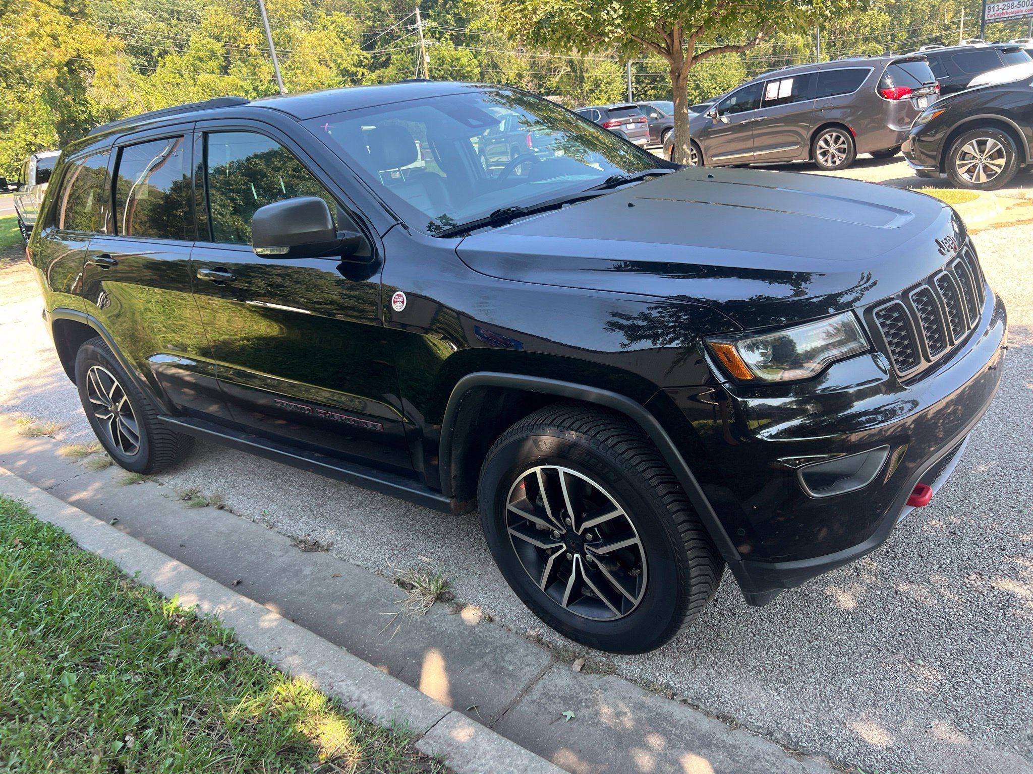 Used 2020 Jeep Grand Cherokee Trailhawk w/ Trailhawk Luxury Group AWD/4WD image 3