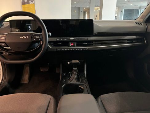 Used 2025 Kia K4 LXS image 34