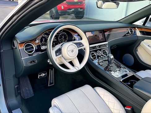 Used 2023 Bentley Continental GT Azure image 14