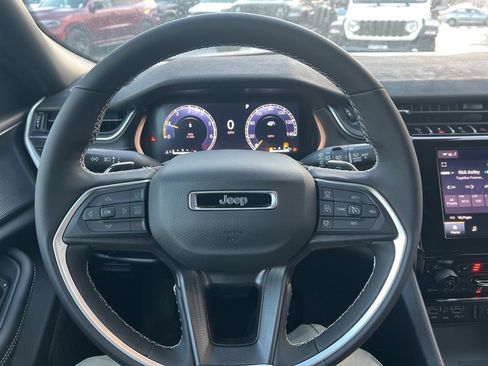 New 2025 Jeep Grand Cherokee Altitude image 24