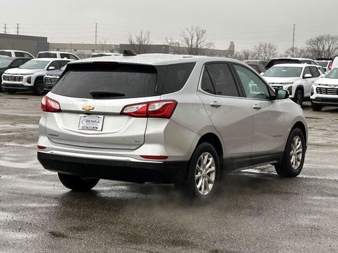 Used 2019 Chevrolet Equinox LT w/ Driver Convenience Package image 5