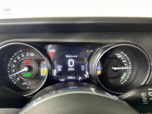 Used 2023 Jeep Wrangler Unlimited Sahara w/ Cold Weather Group image 17