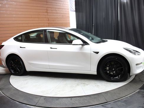 Used 2023 Tesla Model 3 Standard Range image 29