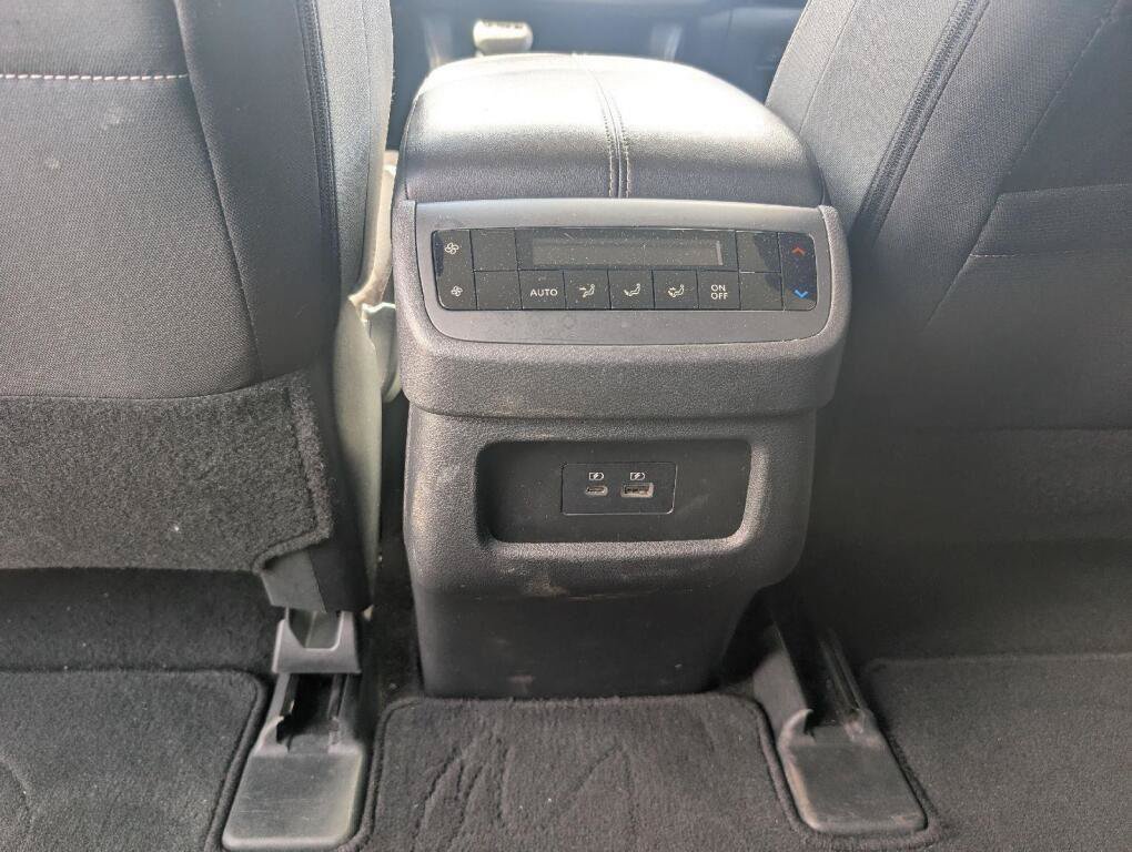 Used 2025 Nissan Pathfinder SV FWD image 18