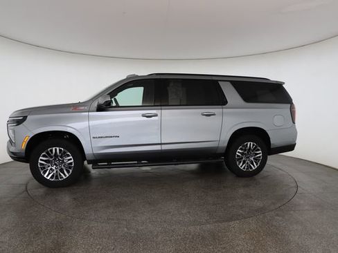 Used 2025 Chevrolet Suburban Z71 image 6