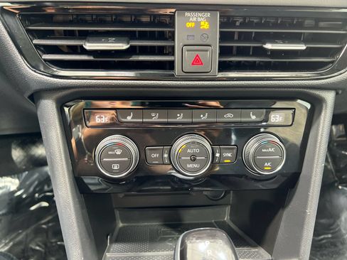 Used 2024 Volkswagen Taos SE FWD image 18