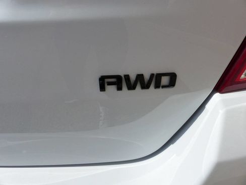 Used 2021 Chevrolet Trax LT w/ Redline Edition AWD/4WD image 9