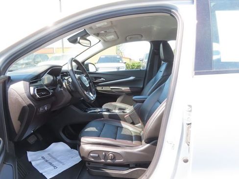 Used 2023 Chevrolet Bolt EUV LT w/ Convenience Package FWD image 14
