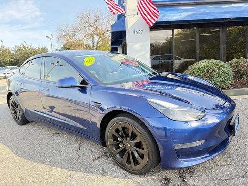 Used 2022 Tesla Model 3 Standard Range image 11