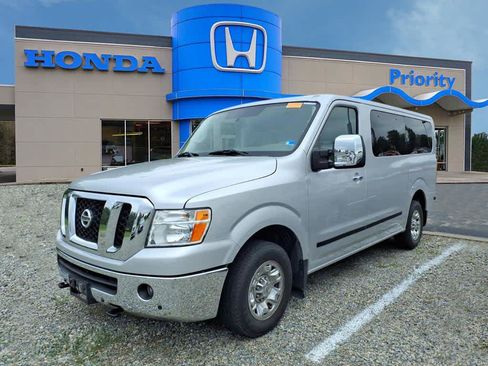 Used 2019 Nissan NV 3500 SL RWD image 1