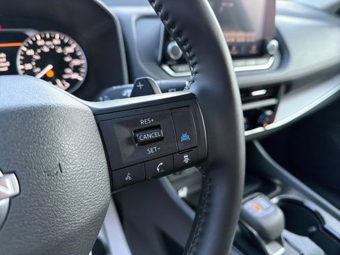Used 2025 Nissan Rogue SV FWD image 20