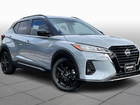 Certified 2023 Nissan Kicks SR image 3