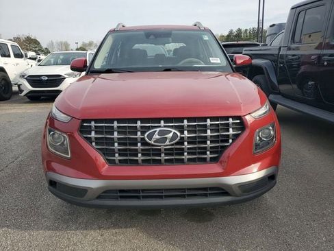 Used 2020 Hyundai Venue SEL w/ Convenience Package image 2