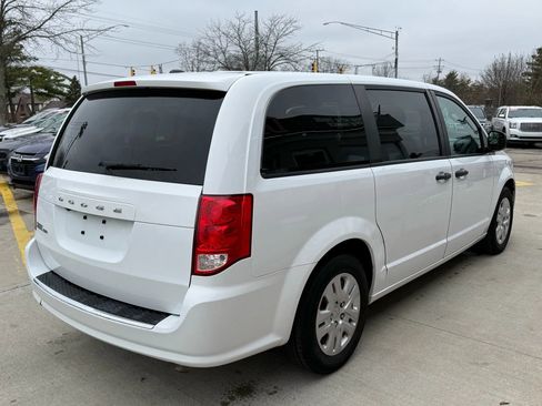 Used 2019 Dodge Grand Caravan SE w/ UConnect Hands-Free Group image 3