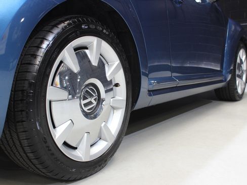 Used 2018 Volkswagen Beetle 2.0T SE w/ SE Premium Package image 21