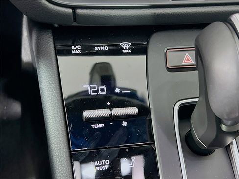 New 2026 Porsche Macan image 18