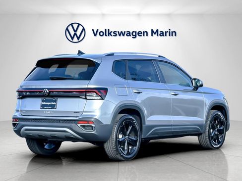 New 2026 Volkswagen Taos SEL image 5