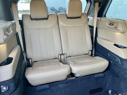 Used 2025 Land Rover Range Rover Long Wheelbase SE AWD/4WD image 33