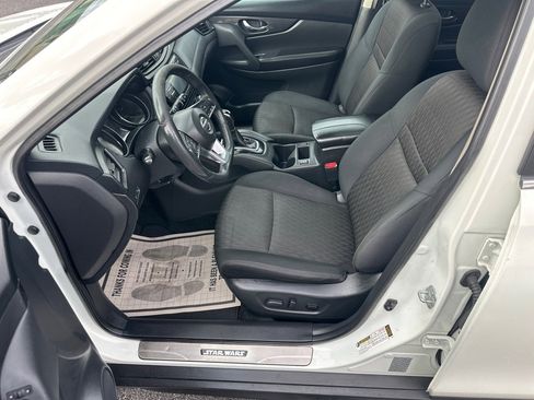 Used 2017 Nissan Rogue SV image 15
