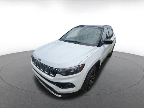 Used 2025 Jeep Compass Limited AWD/4WD image 3