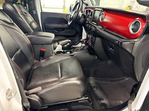 Used 2022 Jeep Gladiator Rubicon w/ LED Lighting Group AWD/4WD image 17