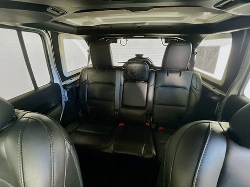 Used 2022 Jeep Wrangler Unlimited Sahara AWD/4WD image 27