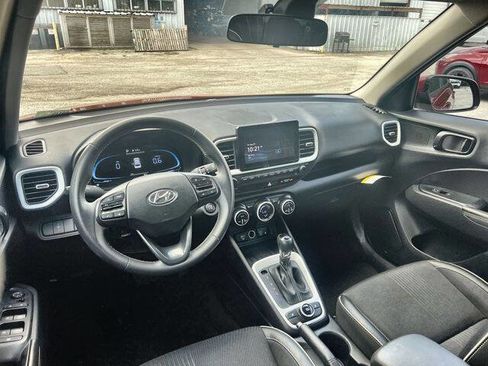 Used 2023 Hyundai Venue Limited w/ Cargo Package FWD image 10