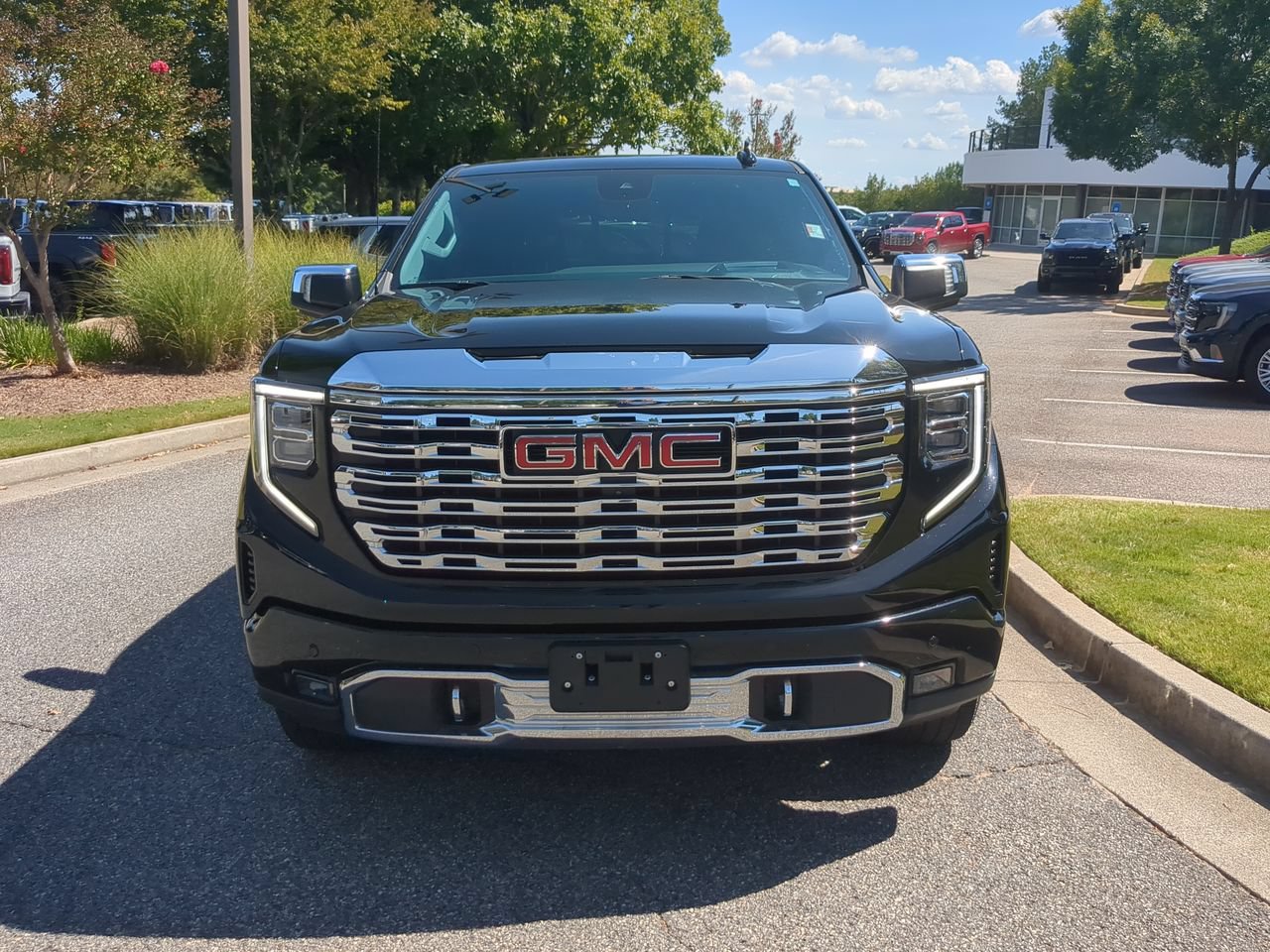 Used 2024 GMC Sierra 1500 Denali w/ Denali Reserve Package AWD/4WD image 3