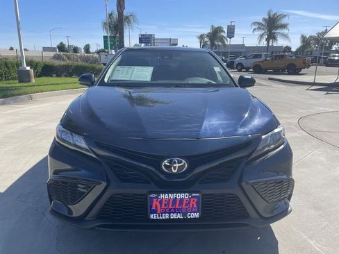 Used 2021 Toyota Camry SE image 3