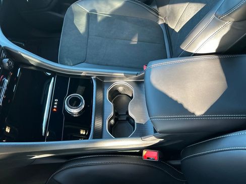 New 2025 Jeep Grand Cherokee L Altitude image 18