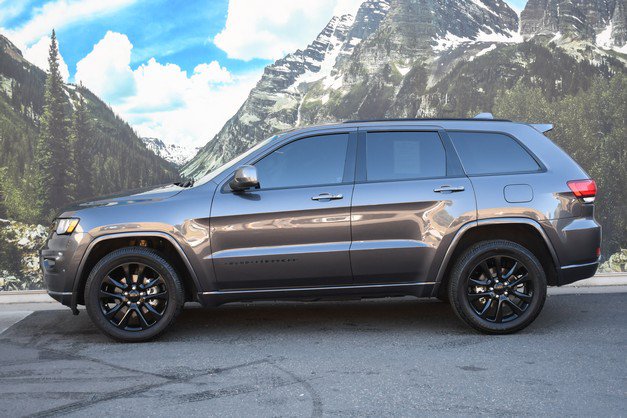 Used 2019 Jeep Grand Cherokee Altitude AWD/4WD image 7
