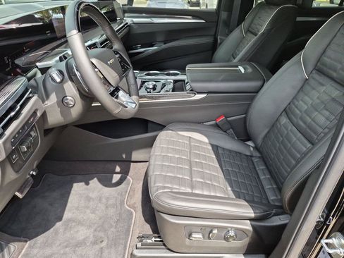 New 2026 Cadillac Escalade ESV V w/ LPO, ONYX Package AWD/4WD image 11