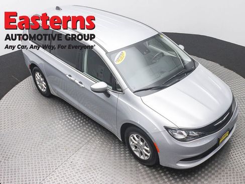 Used 2023 Chrysler Voyager LX FWD image 3